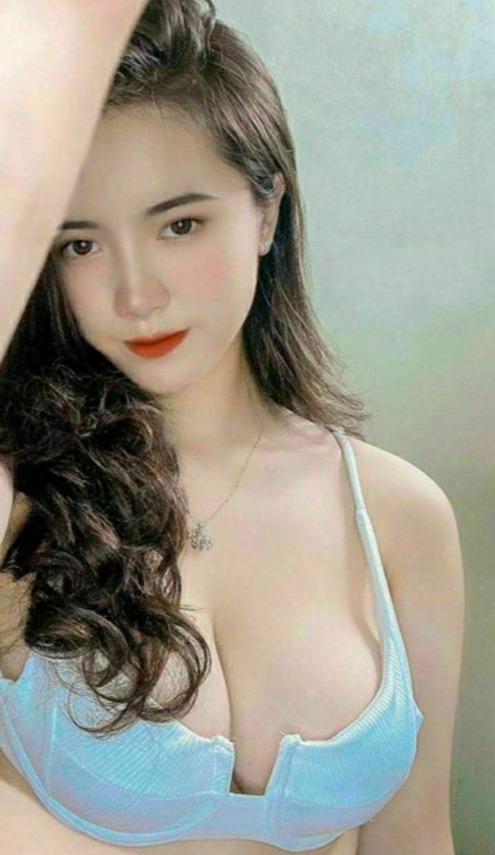 Những cơn mưa bất chợt làm lồn em thêm ướt